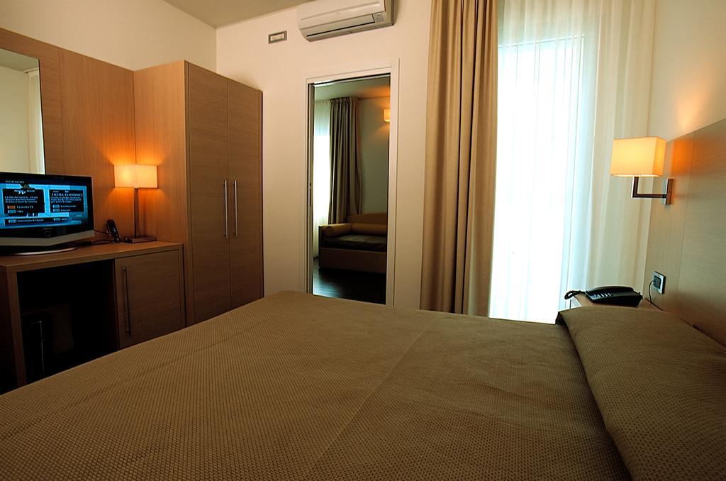 Hotel Baia Flaminia Pesaro Pokoj fotografie